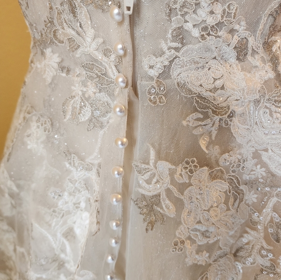 Oleg Cassini Wedding Dress Size 6 - Picture 8 of 13